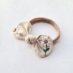 Laço Pedrita bordado