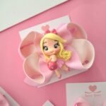 Laço Barbie com aplique