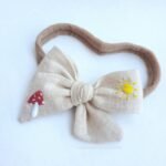 Laço de linho bordado