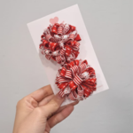 Par de pompons escolares