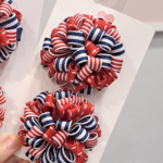 Par de pompons escolares