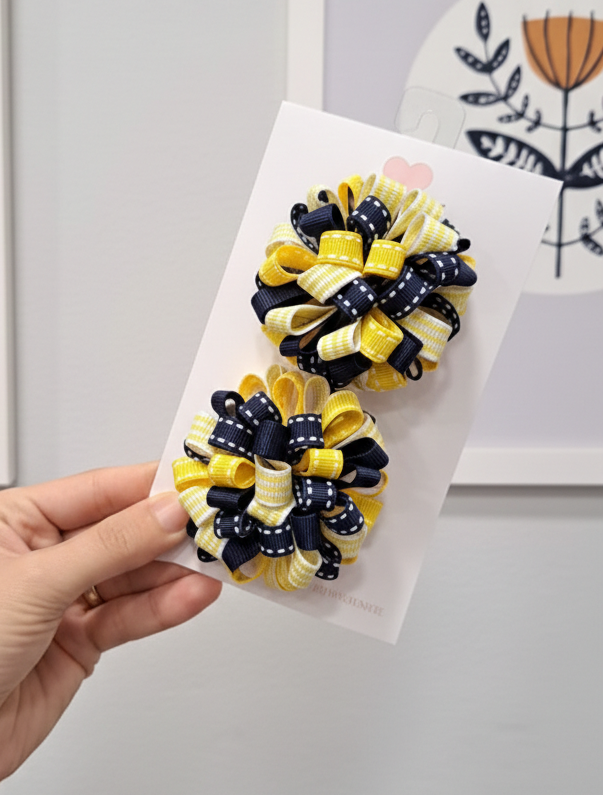 Gemini_Generated_Image_d3x2i2d3x2i2d3x2 Par de pompons escolares - Imagem 1