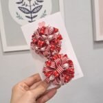 Par de pompons escolares