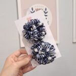 Par de pompons escolares