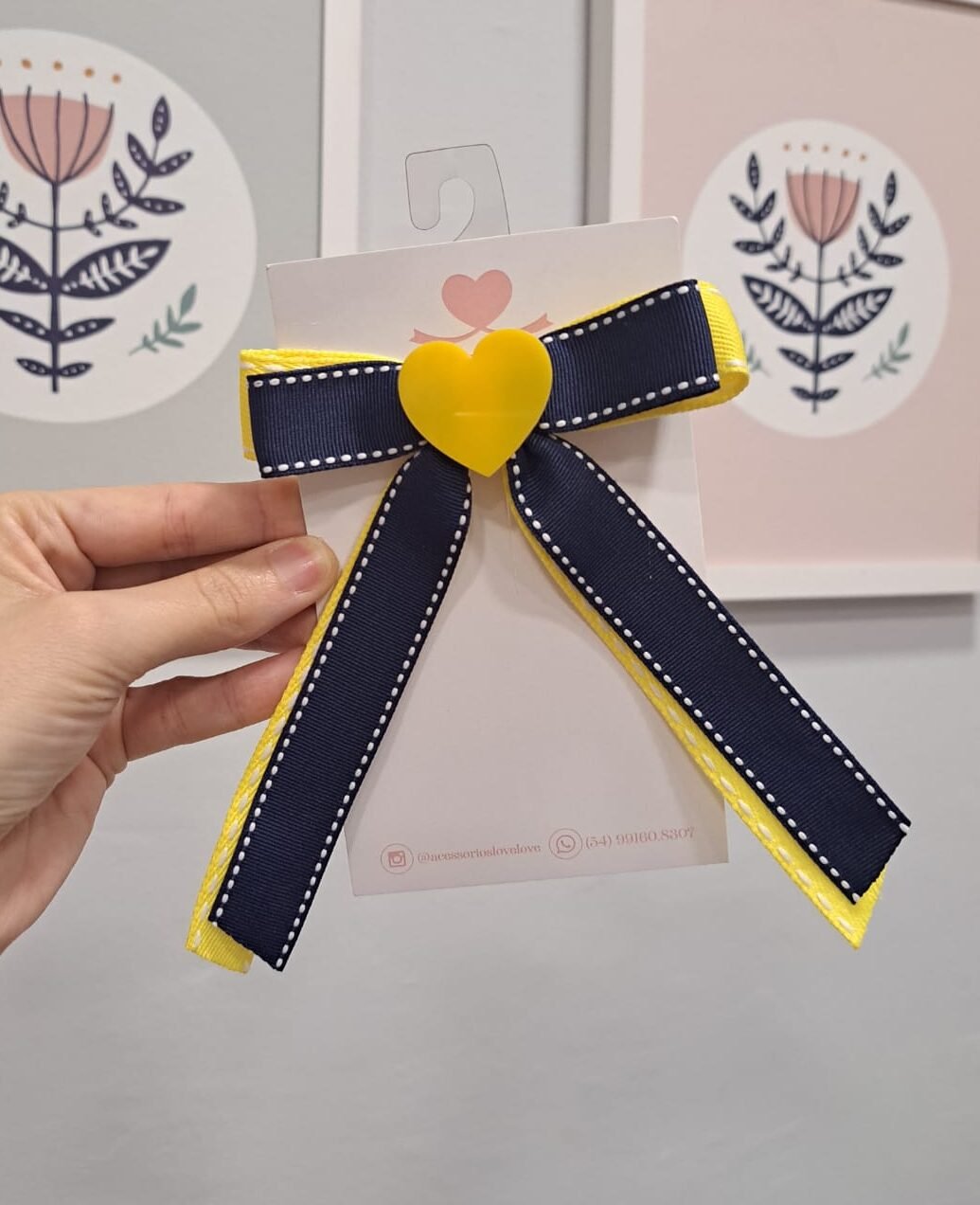 WhatsApp Image 2026-02-13 at 15.59.11 Laço escolar com pontas - Imagem 1