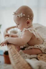 Tiara aramada para bebê - branca - Imagem 2